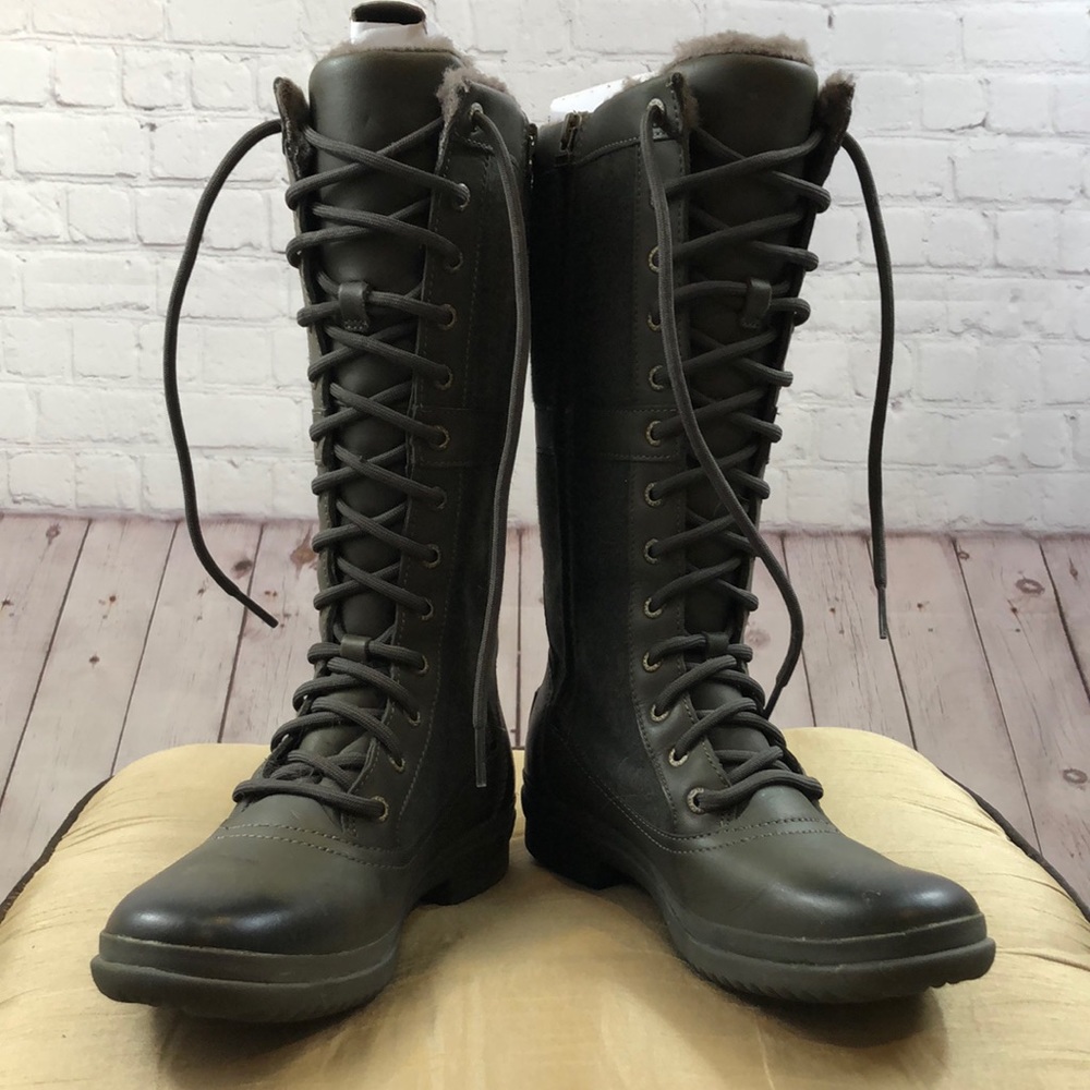 Ugg Australia Size 7 Elvia womens Boots. Preloved but nearly perfect condition!!